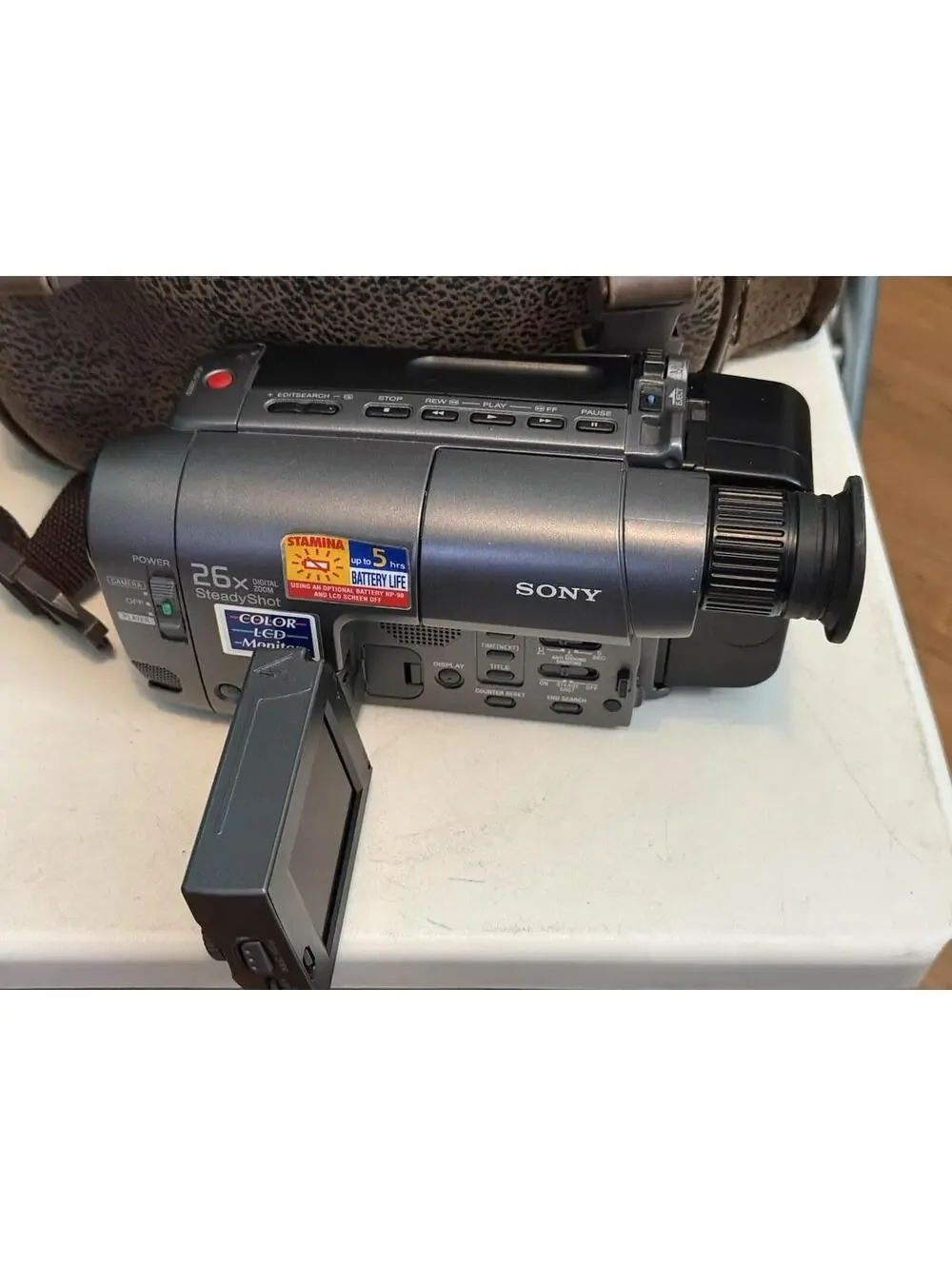 Sony Handycam Vision CCD-TRV22 Video 8 8mm Camcorder 26X Digital Zoom Working